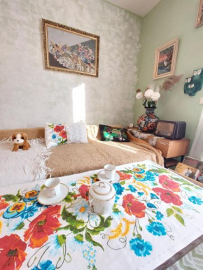 GROUNDFLOOR Retro Vintage bezbarierovy v rodisti Karel Capek RUR ROBOT v blizkosti Krkonos pro milovniky cyklistiky Vintage non-barier accomodation near mountain for bicycle, JW
